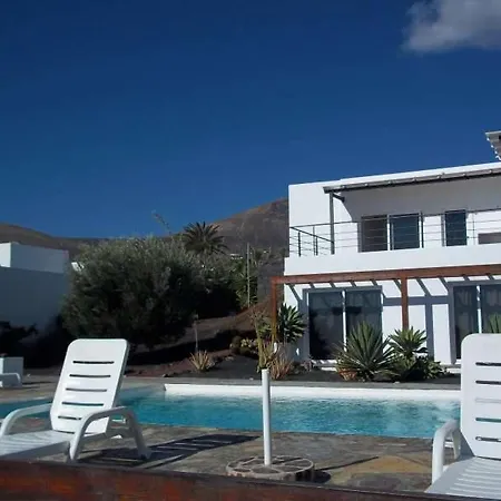 Sleeps 4 Pool Wifi ヴィラ Mácher